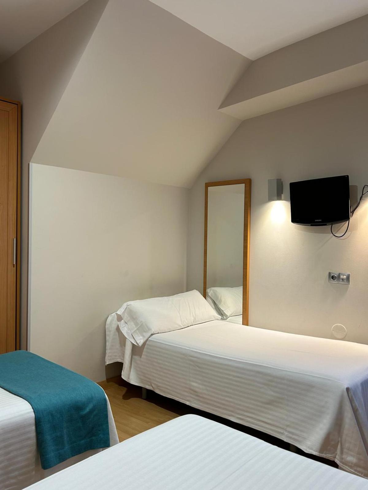 Hostal Aralar Aizoáin Exteriör bild
