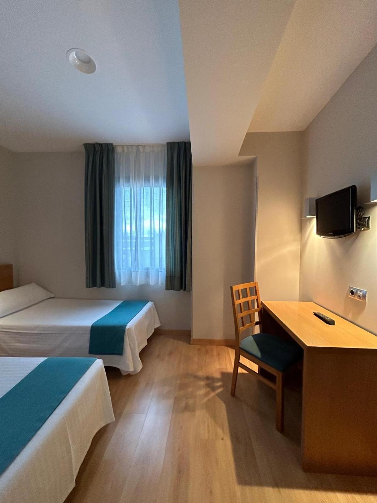 Hostal Aralar Aizoáin Exteriör bild